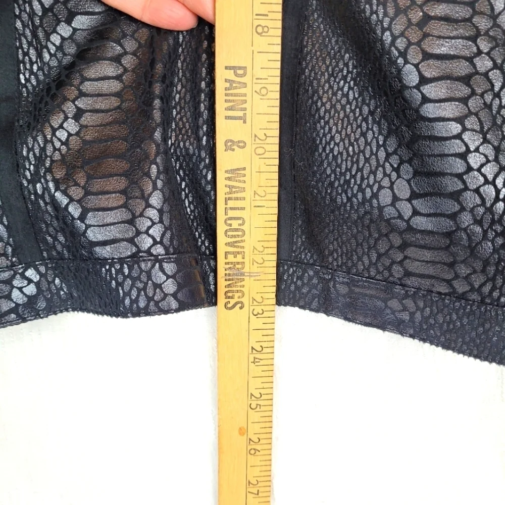 Alfred Dunner black faux snakeskin lightweight jacket edgy moto goth witchy 12
